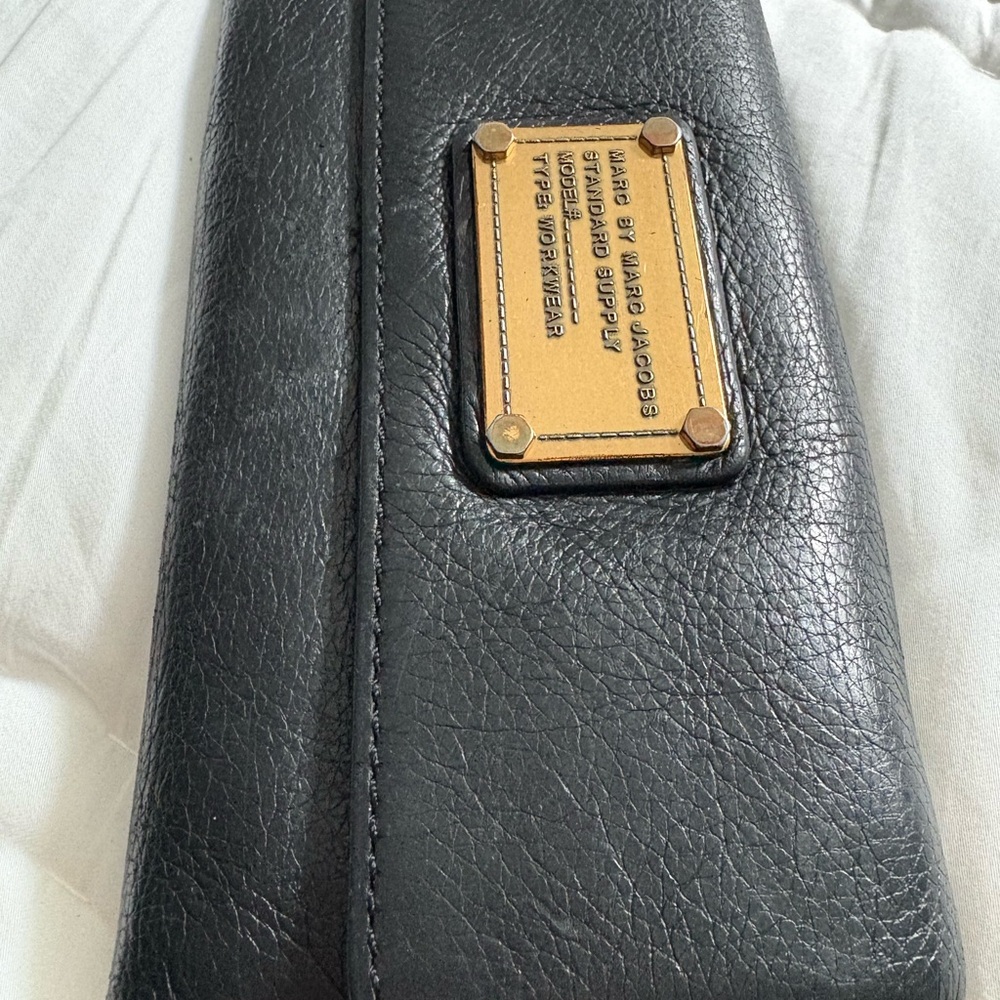 Marc by Marc Jacobs Black Wallet with Gold Plaque - Picture 3 of 9